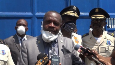 Corinavirus : Le ministre de la justice a visité le pénitencier national 4