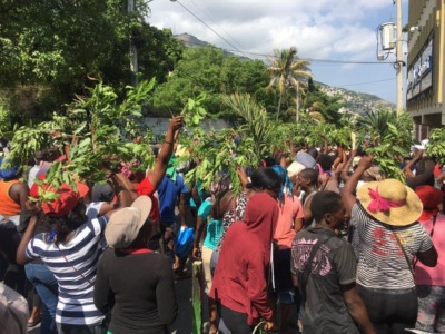 Coronavirus : Des marchands protestent contre les mesures adoptées par le maire de Pétion-Ville 4
