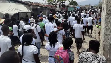 Cité Soleil: marche en blanc en mémoire d'un jeune militant assassiné 1