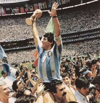L'ancien footballeur argentin Diego Maradona est mort, annonce la presse argentine. 1