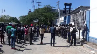 Marche contre la dictature : une foule de manifestants dans les rues, la PNH politisée sort ses griffes 4