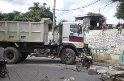 À Jacmel, des militants lancent les hostilités contre le référendum, Rockefeller Vincent chassé 1