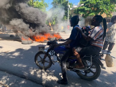 Pénurie de carburant: les scènes de protestations s’enchaînent, P-au-P et ses environs bloqués 1