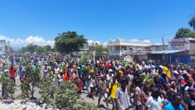 Mobilisation antigouvernementale : Aux Cayes, les protestataires se convertissent en pilleurs 1